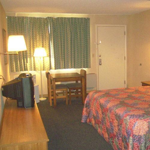 Family Budget Inn Harrison Room photo